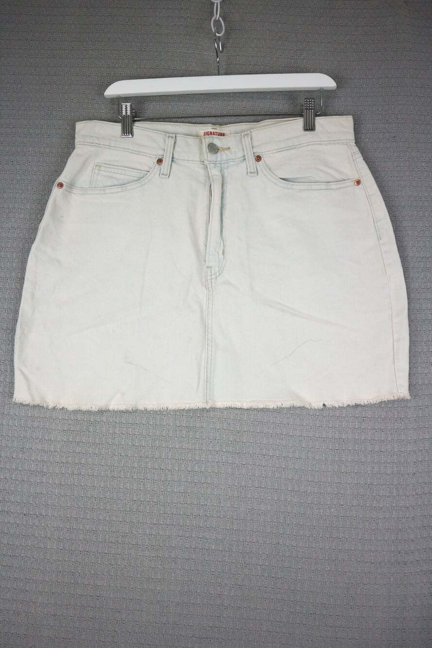 Signature Levi Strauss & Co. Denim Skirt Off White Size 10 W30 Raw Hem Jean Mini